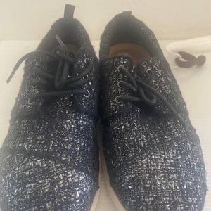 Toms